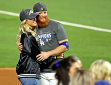 아무리 우승이라지만… 선 넘은 터너, MLB 사무국 조사 착수