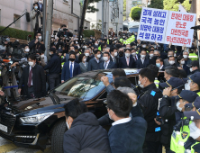 이명박, ‘건강우려’로 3개월 일시석방