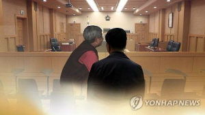 아들 살해 혐의 70대 노모 무죄…재판부 “제3자 개입 가능성”