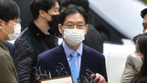‘댓글조작 혐의’ 김경수 항소심 출석…“재판부 현명한 판단 기대”