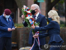 바이든 당선인, 첫 외부행보 한국전 참전기념비 헌화… 한미동맹 ‘청신호’