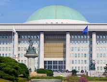 코로나19 백신, 전국민 접종 가능한 예산 반영돼야