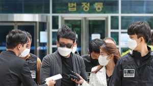 ‘경비원 폭행·갑질’ 입주민에 징역 5년…법원 “죄질 불량”