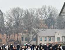 길게 이어진 논술고사 인파