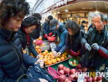 제수용품 준비하는 시민들