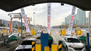 “설 연휴 귀경길 정체 자정 지나 해소”
