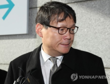 '靑 하명수사 의혹' 이광철 민정비서관 검찰 출석