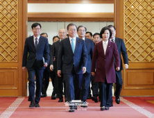 문 대통령 “권력기관 개혁, 국민위한 것...공수처 매우 의미”