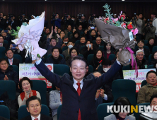 한선교, 미래한국당 당 대표 선출 '꽃다발 번쩍'