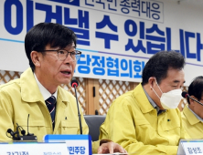 김상조, “마스크 의료진과 약자에게 양보하세요”