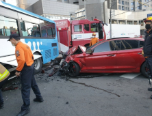 부산 해운대서 술 먹고 운전대 잡았다가 시내버스 꽝···‘가스 누출’