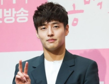 강하늘·이태은 열애설에 소속사 “친한 동료 사이일 뿐” 일축