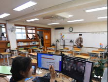 온라인으로 만나는 선생님과 제자들