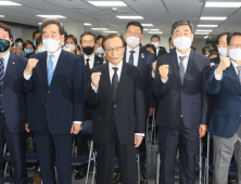 더불어민주당·시민당 해단식, 구호 외치는 지도부