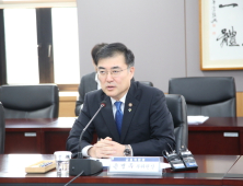 금융위 “금융, 기업 생명 지키는 의료진 역할”...적극적 역할 당부