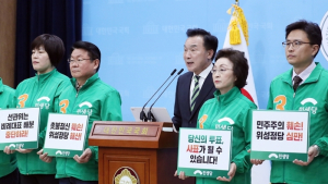 아직 끝나지 않은 위성정당 논란… 헌재, 본안심사결정