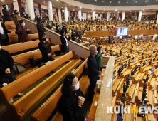 종교시설 다시 문 연 첫 주말…사회적 거리 유지하며 ‘조심조심’