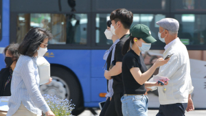 '더워도 마스크는 필수'