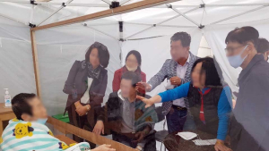 직계가족 8인 제한 푼다...1차 이상 접종자는 '깍두기'