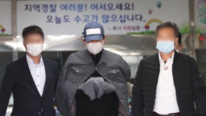 라임사태 몸통 '김봉현', 은닉자금 55억원 드러나…5만원권 캐리어에 '가득'