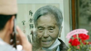코로나19가 빚은 어버이날 풍경 “우리 아들 손 한번 잡아보고 싶구나”