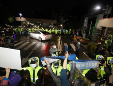 서울구치소 앞에 모인 정경심 지지자들