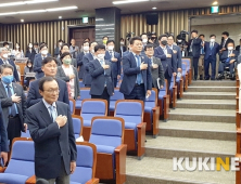 20대 국회 끝자락, 희망찬 민주 vs 씁쓸한 통합