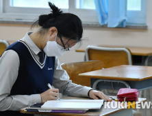 고3 전국연합학력평가 '집중하는 학생들'