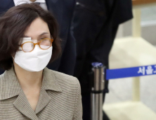 속행 공판 출석한 정경심