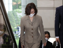정경심, 불구속 상태로 재판 속행