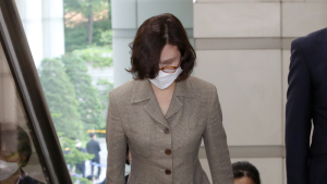 정경심, 불구속 상태로 재판 속행