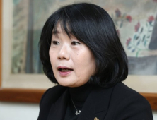 국민 10명 중 7명 윤미향·정의연 해명에 부정적