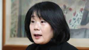 국민 10명 중 7명 윤미향·정의연 해명에 부정적