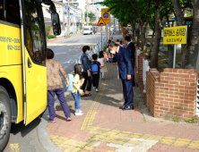 사천교육지원청, 유·초·중학교 등교수업 첫날 현장 지원