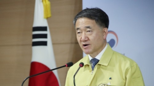 주점 등 운영자제 권고… 영화관·도서관 QR코드 찍고 입장