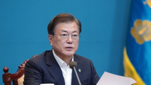 文대통령 “방역수칙 방해하면 단호한 법적 대응”
