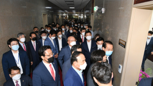 ‘상임위 강제배정’ 분노한 통합당, 의장실 직행 “취소하라”