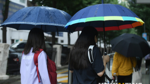 [오늘 날씨] 전국 대체로 흐려…남부지방 많은 비
