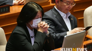 윤미향 사태 ‘일파만파’ 속 윤건영 회계부정의혹도 재부상