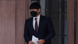 사과 기자회견에 참석한 강정호