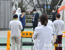 리치웨이 관련 확진자 210명으로 늘어… 곳곳에서 산발적 집단감염 이어져