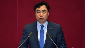 정무위원장으로 윤관석 의원 선출