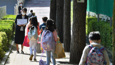 교내 코로나19 확진자 발생, 학교·학생 잘못 아냐… 비난 자제해야