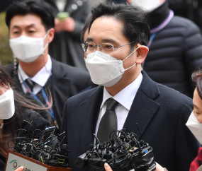 '운명의 날' 법정 향하는 이재용 부회장