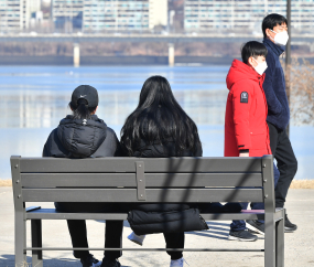 포근해진 날씨에 산책나온 시민들