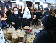 전통시장서 장 보는 김철수 속초시장