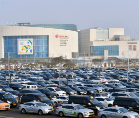 [쿠키포토] 차량으로 가득한 김포공항 주차장