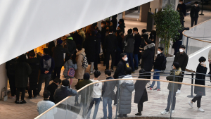 [쿠키포토] '더현대 서울' 붐비는 인파