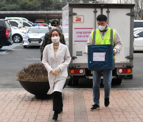 [쿠키포토] 권선구 보건소 향하는 아스트라제네카 백신