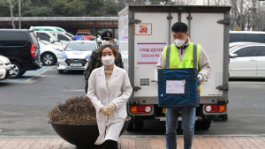 [쿠키포토] 권선구 보건소 향하는 아스트라제네카 백신